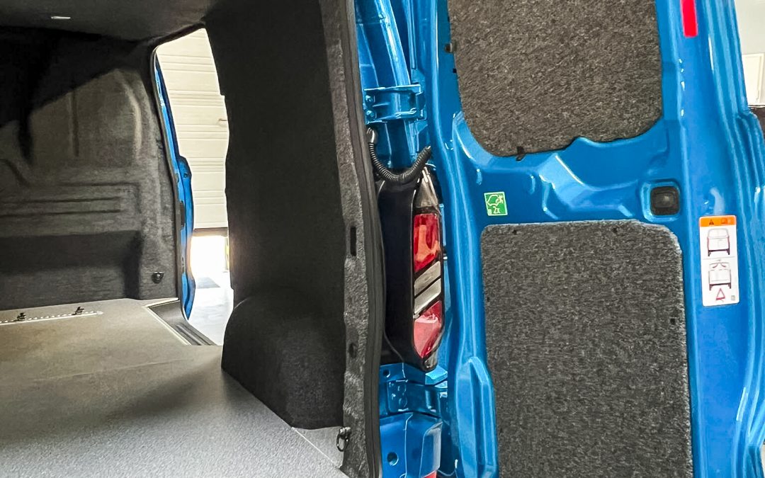 Ford Custom L2 – professioneel gestoffeerd laadruim